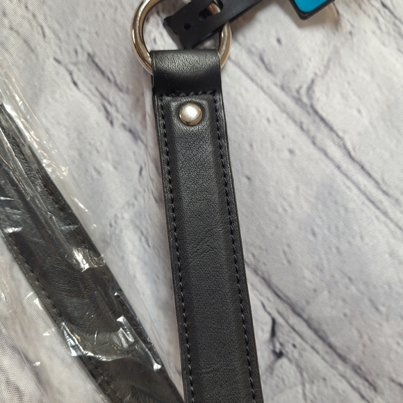 Two black imitation leather bag straps 18in long. - Picture 4 of 7